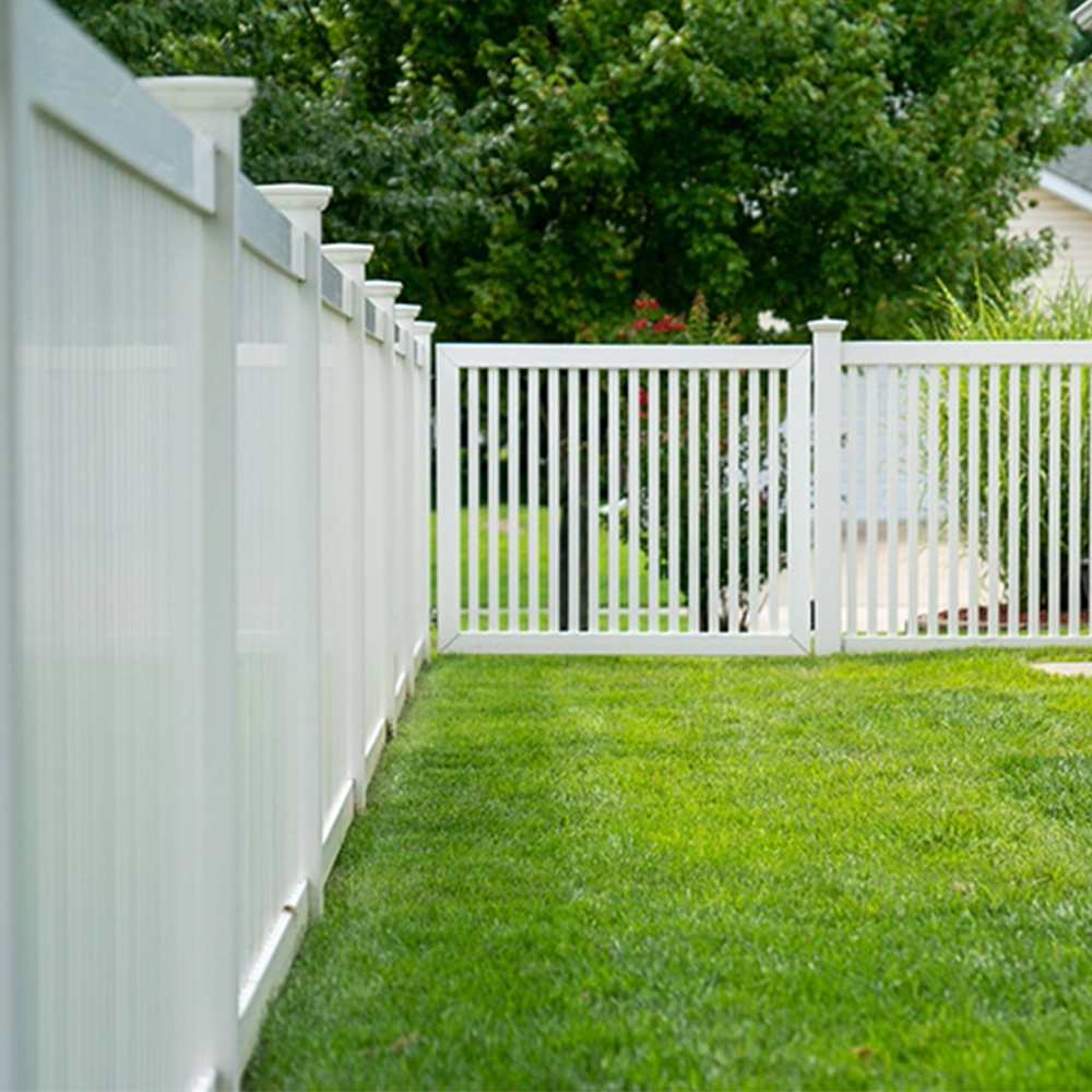 Vinyl Fence with Modern Styling